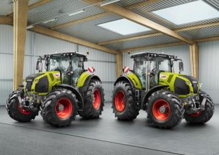Tractoren met vierwielaandrijving Claas Axion 870 Cmatic 