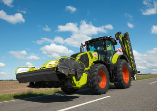 Tractoren met vierwielaandrijving Claas Axion 870 Cmatic 