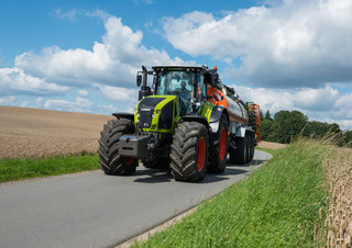 Tractoren met vierwielaandrijving Claas Axion 960 