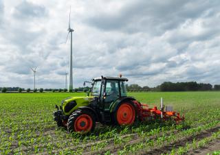Tractoren met vierwielaandrijving Claas Axos 230 