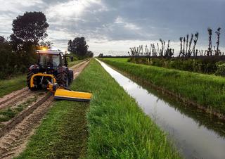 Tractoren met vierwielaandrijving SAME Dorado 80 