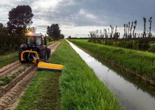 Tractoren met vierwielaandrijving SAME Dorado 90.4