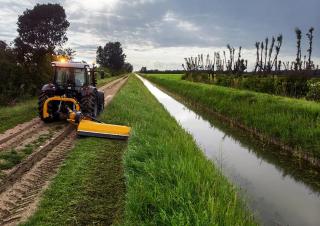 Tractoren met vierwielaandrijving SAME Dorado 90.4 