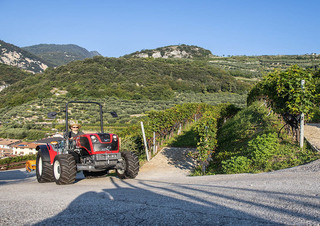 Tractoren met vierwielaandrijving Valtra F105S