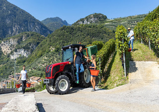 Tractoren met vierwielaandrijving Valtra F105S