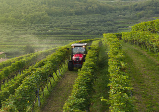 Tractoren met vierwielaandrijving Valtra F75S
