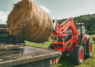Tractoren met vierwielaandrijving Kioti HX9010