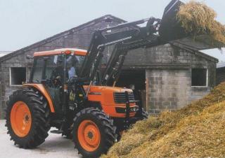 Tractoren met vierwielaandrijving Kubota ME 8200