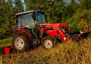Tractoren met vierwielaandrijving Massey Ferguson MF 1765 M