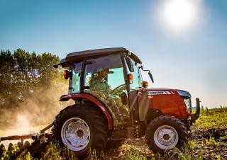 Tractoren met vierwielaandrijving Massey Ferguson MF 1765 M