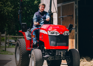 Tractoren met vierwielaandrijving Massey Ferguson MF 1765 M