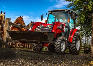 Tractoren met vierwielaandrijving Massey Ferguson MF 1765 M