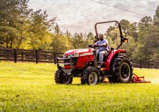 Tractoren met vierwielaandrijving Massey Ferguson MF 1840 M