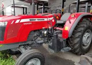 Tractoren met vierwielaandrijving Massey Ferguson MF 2665 E