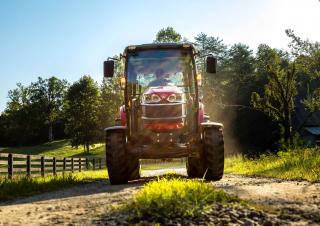 Tractoren met vierwielaandrijving Massey Ferguson MF 2850 M
