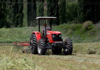 Tractoren met vierwielaandrijving Massey Ferguson MF 455 Xtra
