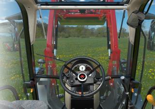 Tractoren met vierwielaandrijving Massey Ferguson MF 4708 M