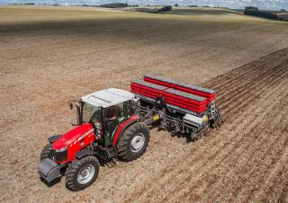 Tractoren met vierwielaandrijving Massey Ferguson MF 6714