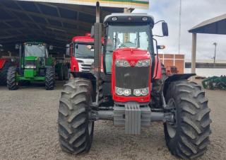 Tractoren met vierwielaandrijving Massey Ferguson MF 7215