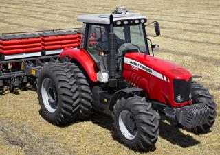 Tractoren met vierwielaandrijving Massey Ferguson MF 7350