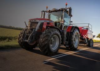 Tractoren met vierwielaandrijving Massey Ferguson MF 8S.245