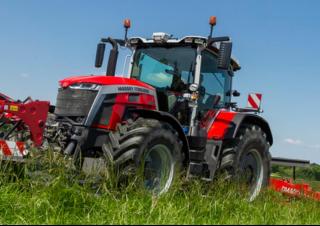 Tractoren met vierwielaandrijving Massey Ferguson MF 8S.245