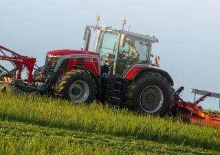 Tractoren met vierwielaandrijving Massey Ferguson MF 8S.245