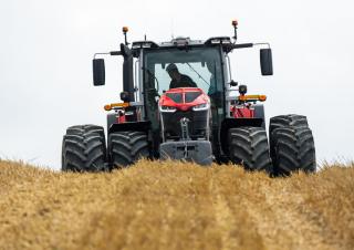 Tractoren met vierwielaandrijving Massey Ferguson MF 9S.400