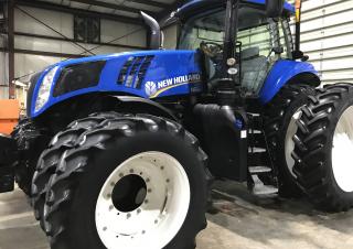 Tractoren met vierwielaandrijving New Holland T8.350 UC 