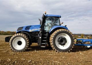 Tractoren met vierwielaandrijving New Holland T8.410 UC 