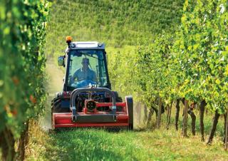 Tractoren met vierwielaandrijving BCS Volcan L80 STD