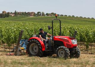 Tractoren met vierwielaandrijving McCormick X3.060F