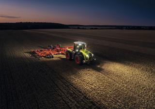 Tractoren met vierwielaandrijving Claas Xerion 4200 Trac VC