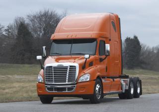 Trucks Trekkers Freightliner Cascadia 113 72 XT Cummins X15