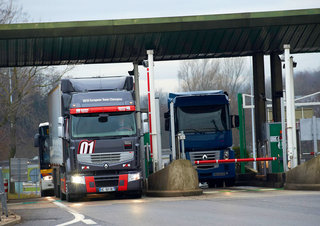 Trucks Trekkers Renault PREMIUM 380.19 4X2 LD T