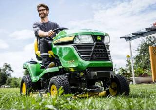 Zitmaaiers en Tuin tractoren John Deere X370