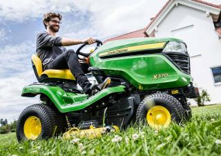 Zitmaaiers en Tuin tractoren John Deere X370