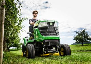 Zitmaaiers en Tuin tractoren John Deere X370