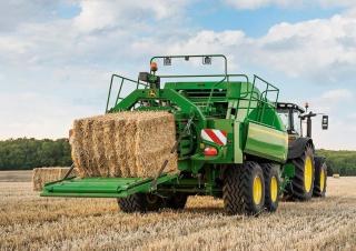 Vierkante-balenpersen John Deere L624
