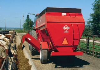 voertechnologie voermengwagens Kuhn Knight 4142