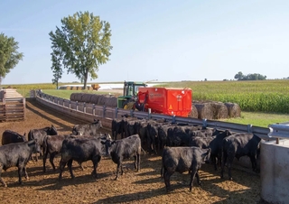 voertechnologie voermengwagens Kuhn RA 142