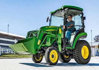Voertuigen Voortrekhaak gemeentetrekker John Deere 2032 R