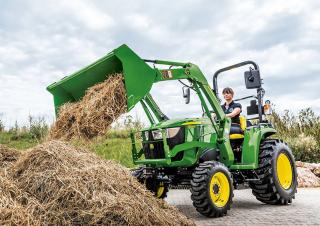 Voertuigen Voortrekhaak gemeentetrekker John Deere 3038 E