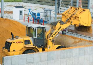 Wielladers New Holland W170B