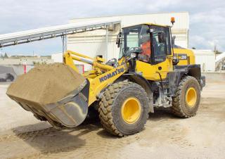 Wielladers Komatsu WA200-8E0
