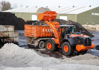 Wielladers Hitachi ZW220-6