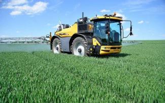 Zelfrijdende veldspuiten Challenger RoGator 635