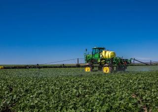 Zelfrijdende veldspuiten John Deere M4025