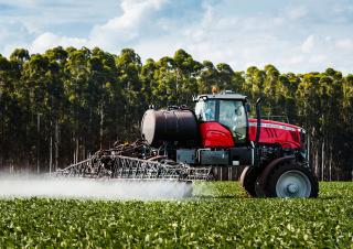 Zelfrijdende veldspuiten Massey Ferguson MF 535R