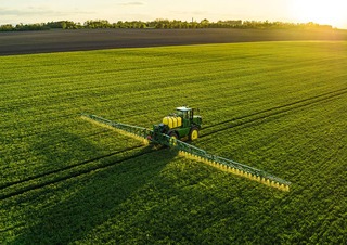 Zelfrijdende veldspuiten John Deere R4140i